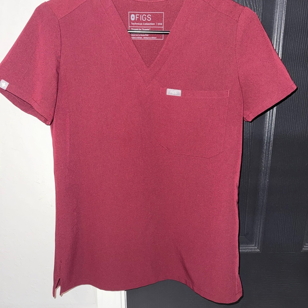 Figs Men's Burgundy V-Neck Tee